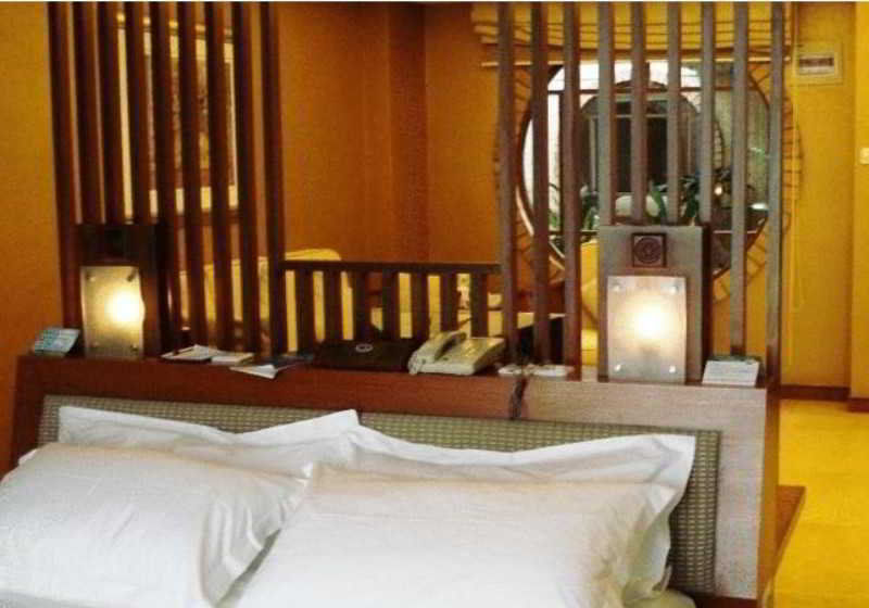 Yihe Hotel Гуанджоу Екстериор снимка