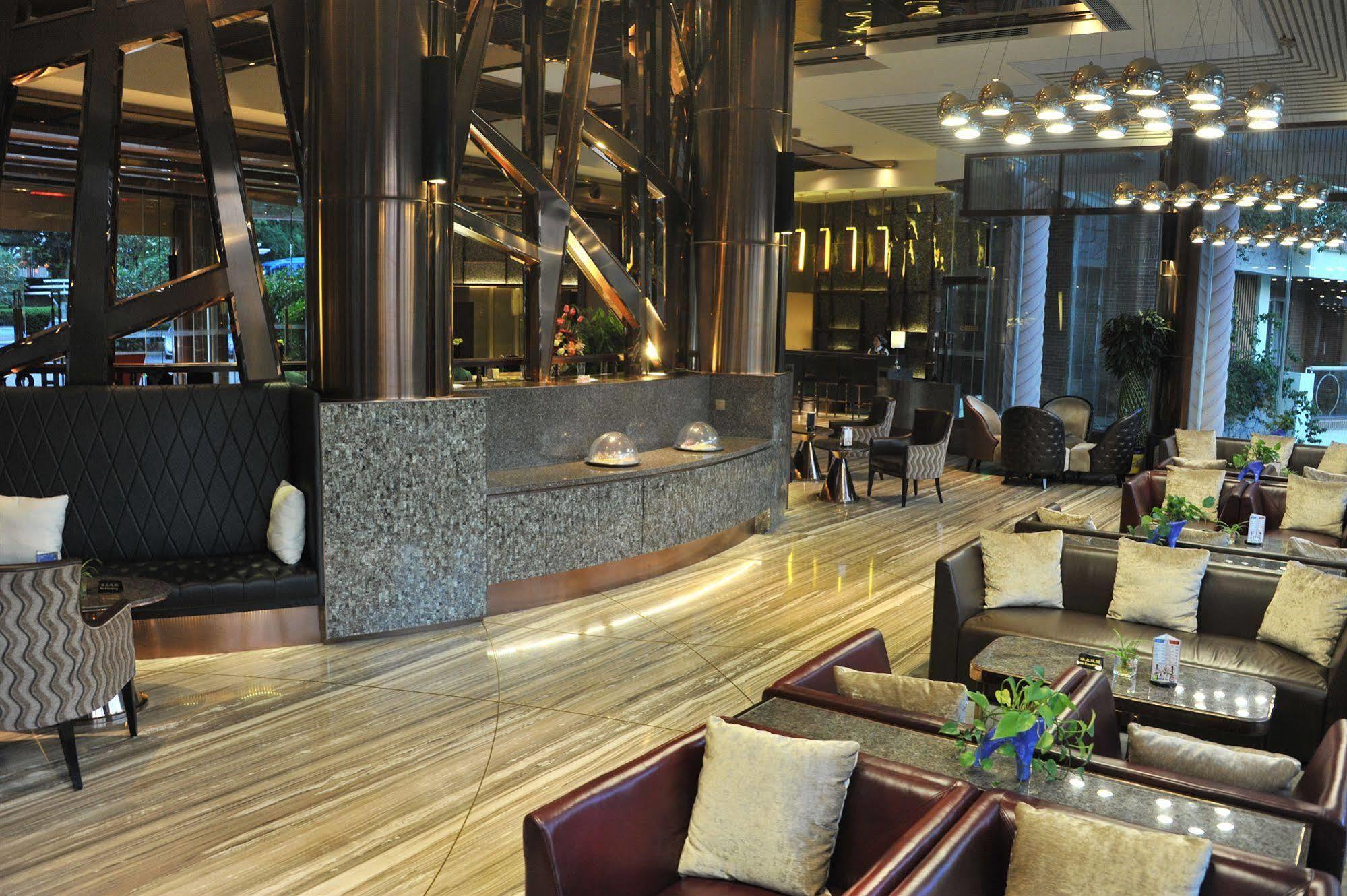 Yihe Hotel Гуанджоу Екстериор снимка