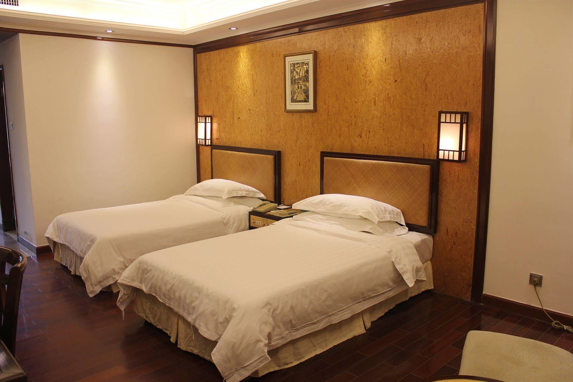 Yihe Hotel Гуанджоу Екстериор снимка